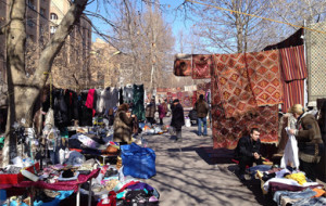 Street sale market